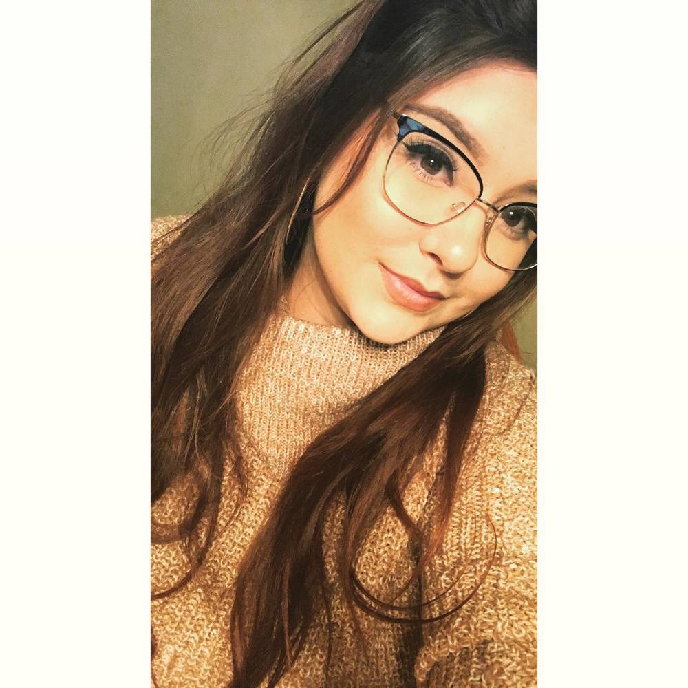 Meet your Posher, Caitlyn